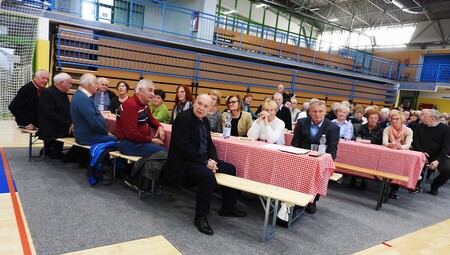 Del udeležencev občnega zbora v Cerkljah